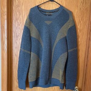 Under Armour Men's Gray and gold Crewneck INTELLI-knit Sweater